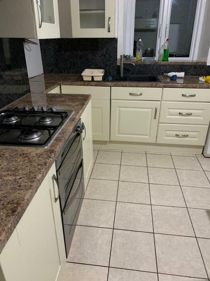 バーンリーTravis House Oneアパートメント エクステリア 写真